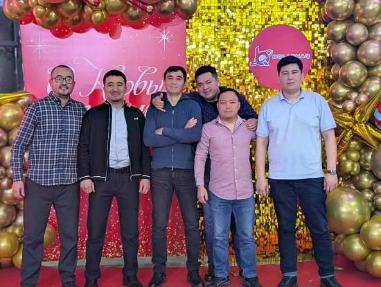 Жаңа жыл құтты болсын! С Новым 2026 годом!